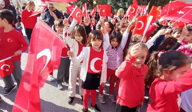 Tokatlı öğrenciler Cumhuriyet Bayramı dolayısıyla yürüyüş yaptı