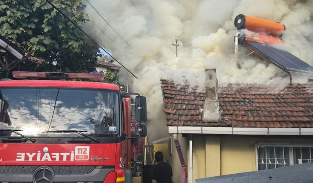 Tokat'ta çıkan yangında iki katlı ev kullanılmaz hale geldi