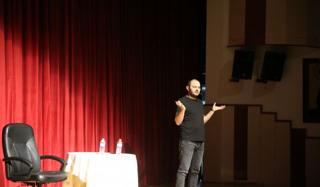 Tokat'ta "Şölen" adlı tek kişilik stand up gösterisi yapıldı