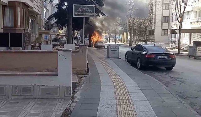 Çorum'da dehşet anları! 3 ay önce yapamadığını şimdi yaptı: Aracını ve evini ateşe vererek intihar etti