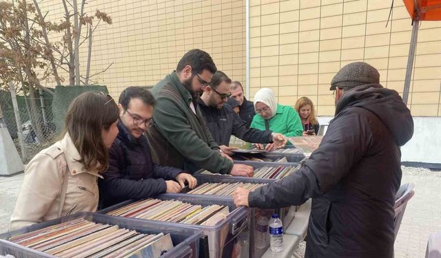 Antika ürünler alırken replikalara aldanmamak için uzmanına danışmak önemli