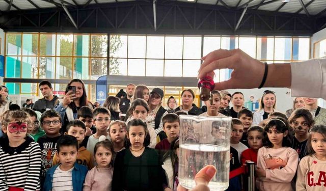 Çocuklar, Bilim Şenliği’nde unutulmayacak bir gün geçirdi