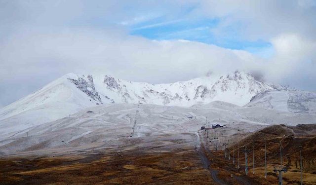 Erciyes’te iki mevsim, sarı ve beyaz bir arada