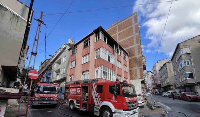 Esenler’de 4 katlı apartmanda korkutan yangın