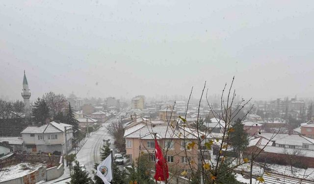 Eskişehir’de kış mevsiminin ilk kar yağışı başladı