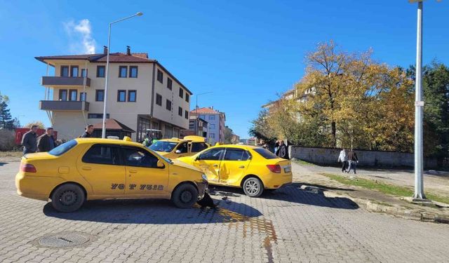 Karabük’te trafik kazaları güvenlik kameralarına yansıdı