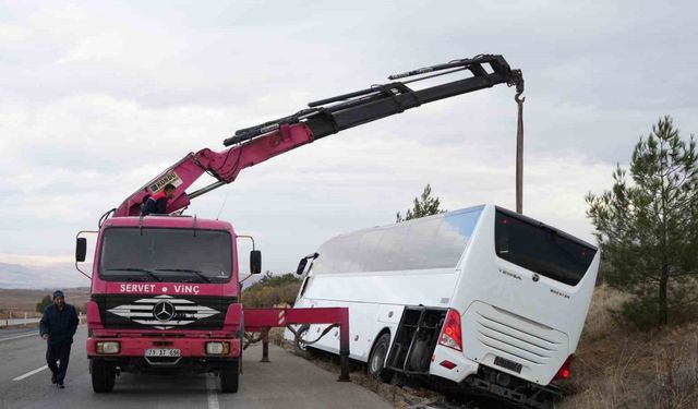 Kırıkkale’de otobüs yan yattı: 30 kişi yara almadan kurtuldu