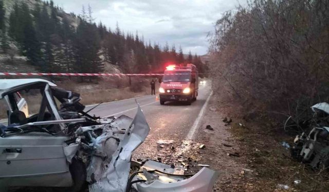 Konya’da iki otomobil kafa kafaya çarpıştı: 2 ölü, 3 yaralı