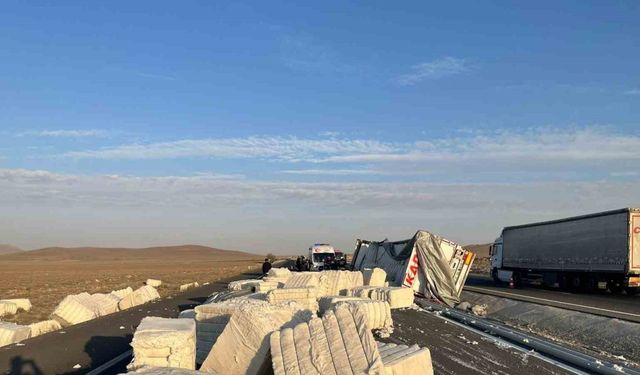 Konya’da tır devrildi: 1 ölü, 1 yaralı