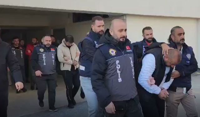 Kredi çekemeyen kişileri tuzağa düşürüp dolandıran çeteye suçüstü baskın