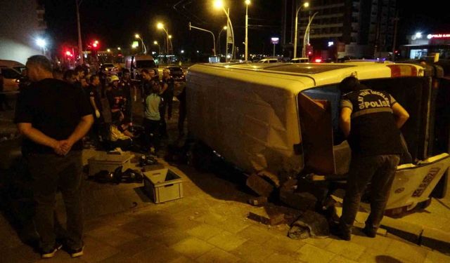 Malatya’da 1 kişinin öldüğü, 13 kişinin yaralandığı kaza kameraya yansıdı