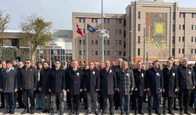 Öğretmenler Günü için çelenk sunma töreni yapıldı