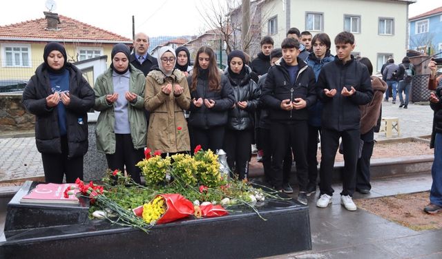 PKK’nın şehit ettiği Aybüke öğretmen mezarı başında dualarla anıldı