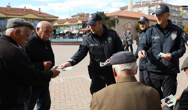 Polis, aileleri ve gençleri madde bağımlılığıyla ilgili bilgilendirdi