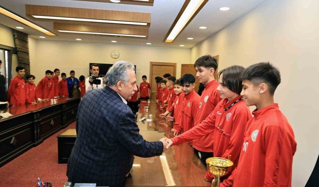 Şampiyon değişmedi, Talas Belediyespor U14 yine zirvede