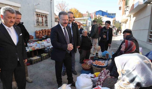 Vali Aksoy, semt pazarını ziyaret etti