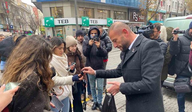 Zafer Partisi Eskişehir İl Başkanlığı’ndan kadınlara yasaklı biber gazı ikramı