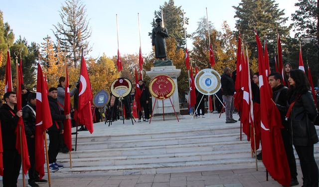 Ulu Önder Atatürk'ü saygı ve özlemle andık