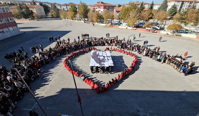 Çorum'da 190 öğrenciyle Atatürk'ün anısına dev koreografi