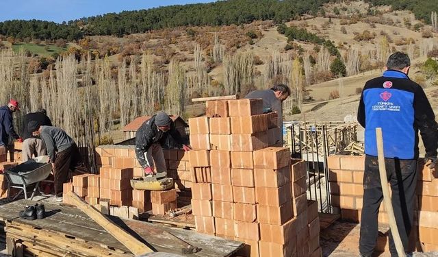 Yangında yıkılan yuvalar, Müftülük ve TDV yardımlarıyla yeniden kuruluyor