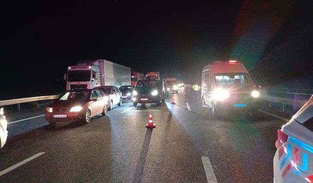 Düzce'de trafik kazası: Anadolu Otoyolu'nda 10 araç birbirine girdi!