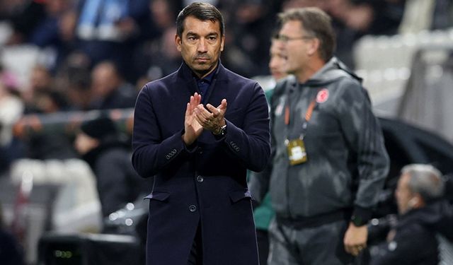 Beşiktaş'ta Van Bronckhorst rüzgarı: Malmö zaferi ve taktik değerlendirmesi!