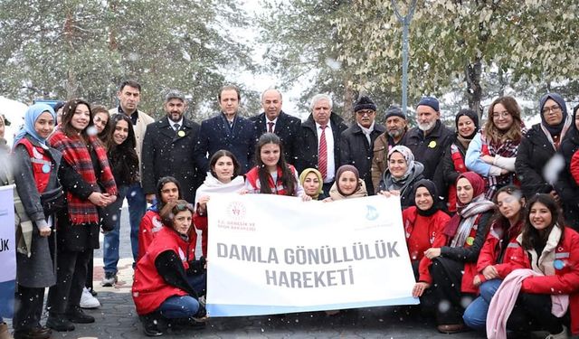 46 gönüllü genç, Çorum'un bu ilçesinde sosyal sorumluluk projelerine imza atıyor