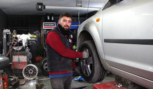 Çorum'da kış lastiği yoğunluğu: Lastikçilerde uzun kuyruklar oluştu!