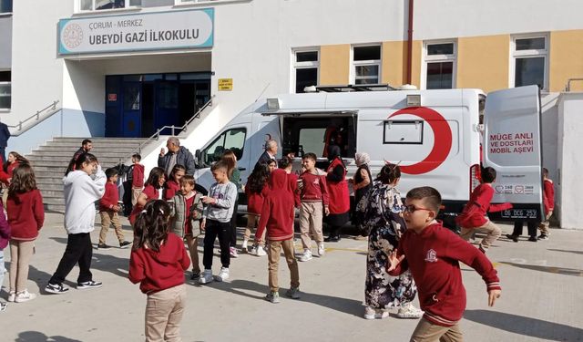 Küçük yüreklerden büyük kutlama: Çorum'da Kızılay Haftası coşkusu