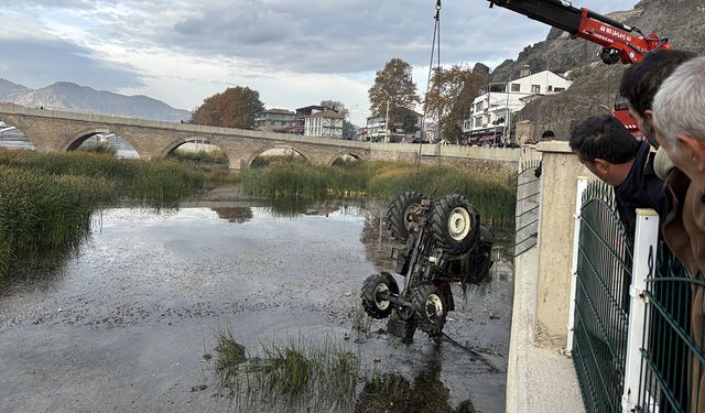 Osmancık’ta kontrolden çıkan traktör Kızılırmak Nehri’ne düştü!