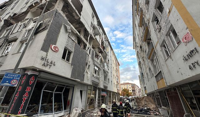 16 daire ve 12 iş yeri ağır hasarlı! Çorum'da patlama meydana gelen apartman için yıkım kararı çıktı