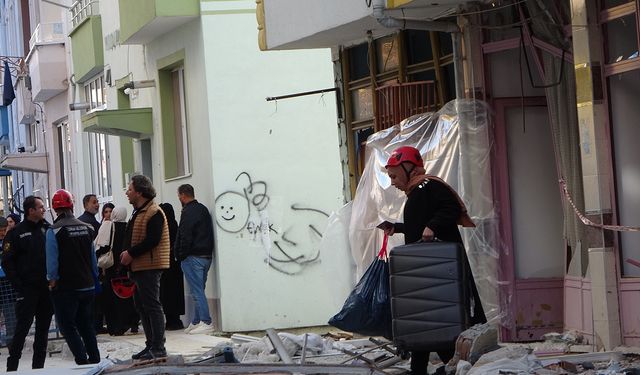 Doğalgaz patlamasının ardından evlerine giren vatandaşların zor anları! Eşyalarını 4 gün sonra alabildiler