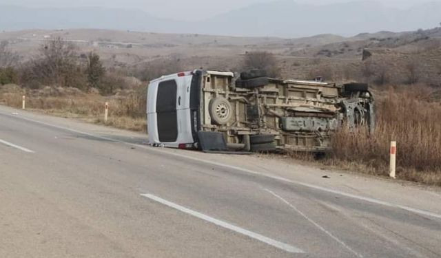 Osmancık'ta korkunç kaza: İşçi servisi traktöre çarptı! 1'i ağır 16 yaralı