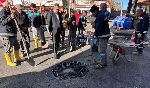 Sungurlu'da yol güvenliği için rögar kapaklarına müdahale