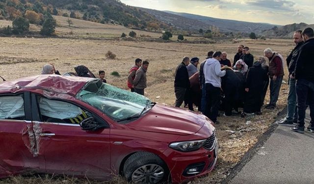 Çorum İskilip yolunda feci kaza: Otomobil tarlaya uçtu, yaralılar var!