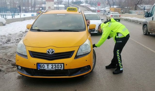 Artova'da kış lastiği denetimi yapıldı