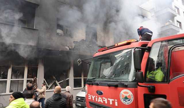 Artvin'de depoda çıkan yangın hasara neden oldu