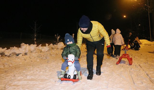 Bayburt'ta vatandaşlar ve çocuklar Kızak Festivali ile eğlendi