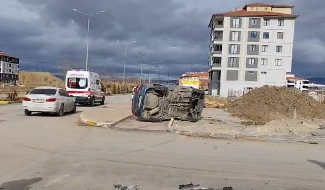 Çorum'da devrilen otomobilin sürücüsü yaralandı