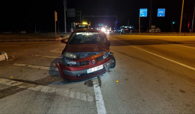 Çorum'da kamyonetle otomobilin çarpışması sonucu 6 kişi yaralandı