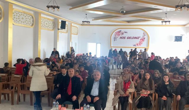 Dodurga'da sinema etkinliğine davetliler biletle değil kitapla katıldı