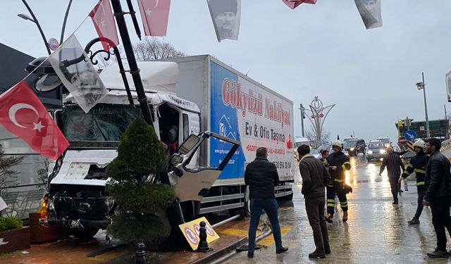 Giresun'da kamyon ile tırın çarpıştığı kazada 3 kişi yaralandı