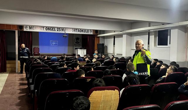 Havza'da öğrencilere yönelik trafik ve güvenli internet semineri