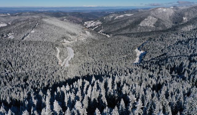 Karla kaplanan Ilgaz Dağı dronla görüntülendi