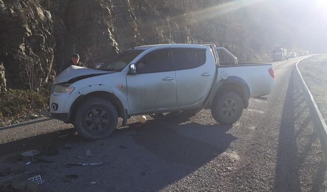 Kastamonu'da otomobille pikabın çarpıştığı kazada 1 kişi öldü, 1 kişi yaralandı