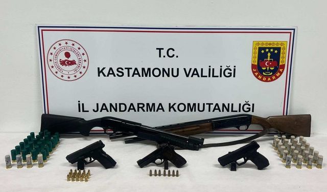 Kastamonu'da silah kaçakçılığı yaptıkları iddiasıyla 5 zanlı yakalandı