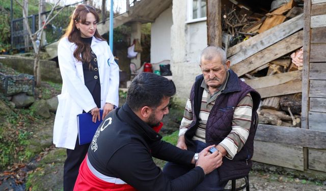 Ordu'da demans hastasına akıllı saat verildi