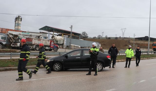 Samsun'da devrilen otomobildeki 3 kişi yaralandı