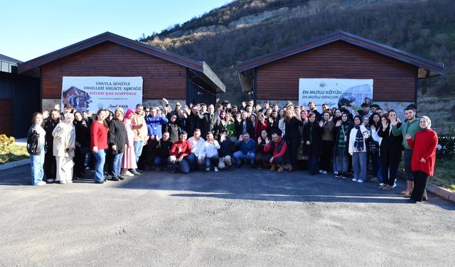 Trabzon Üniversitesi öğrencileri "En Mutlu Köy" yerleşkesinin özel çalışanlarıyla buluştu