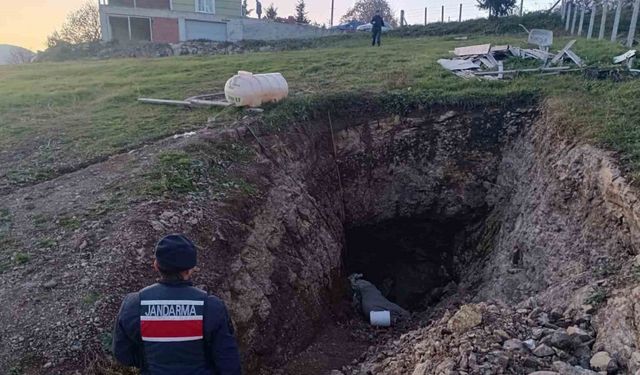 Bağ evinin bahçesinde kaçak kazı ortaya çıktı